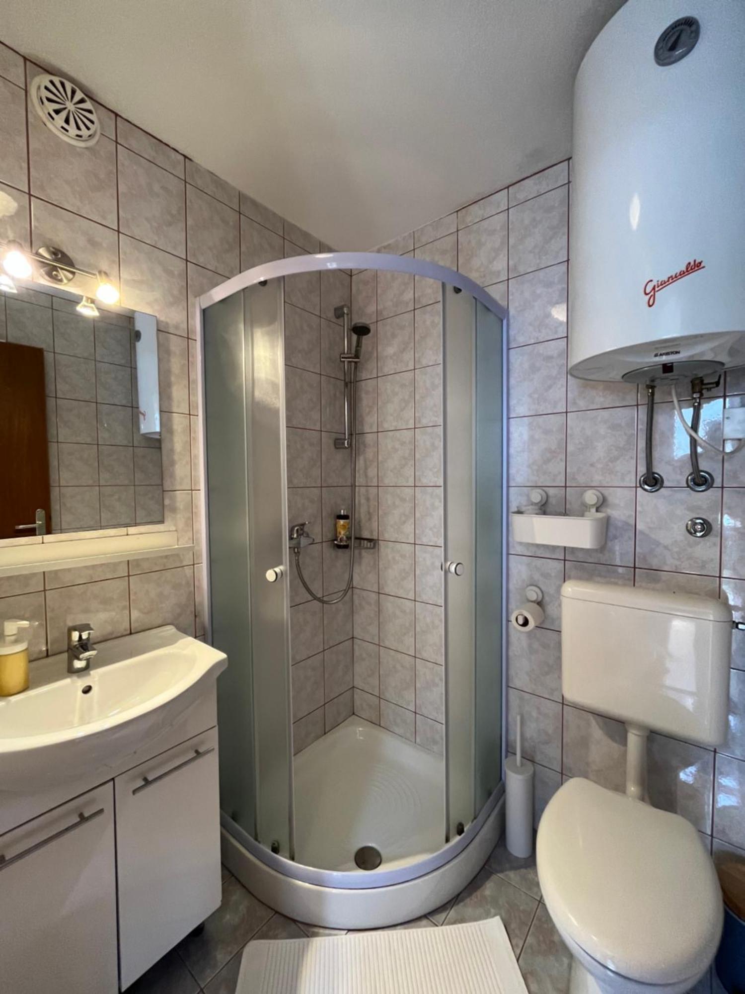 Lakeview Guesthouse & Chalet Блед Стая снимка
