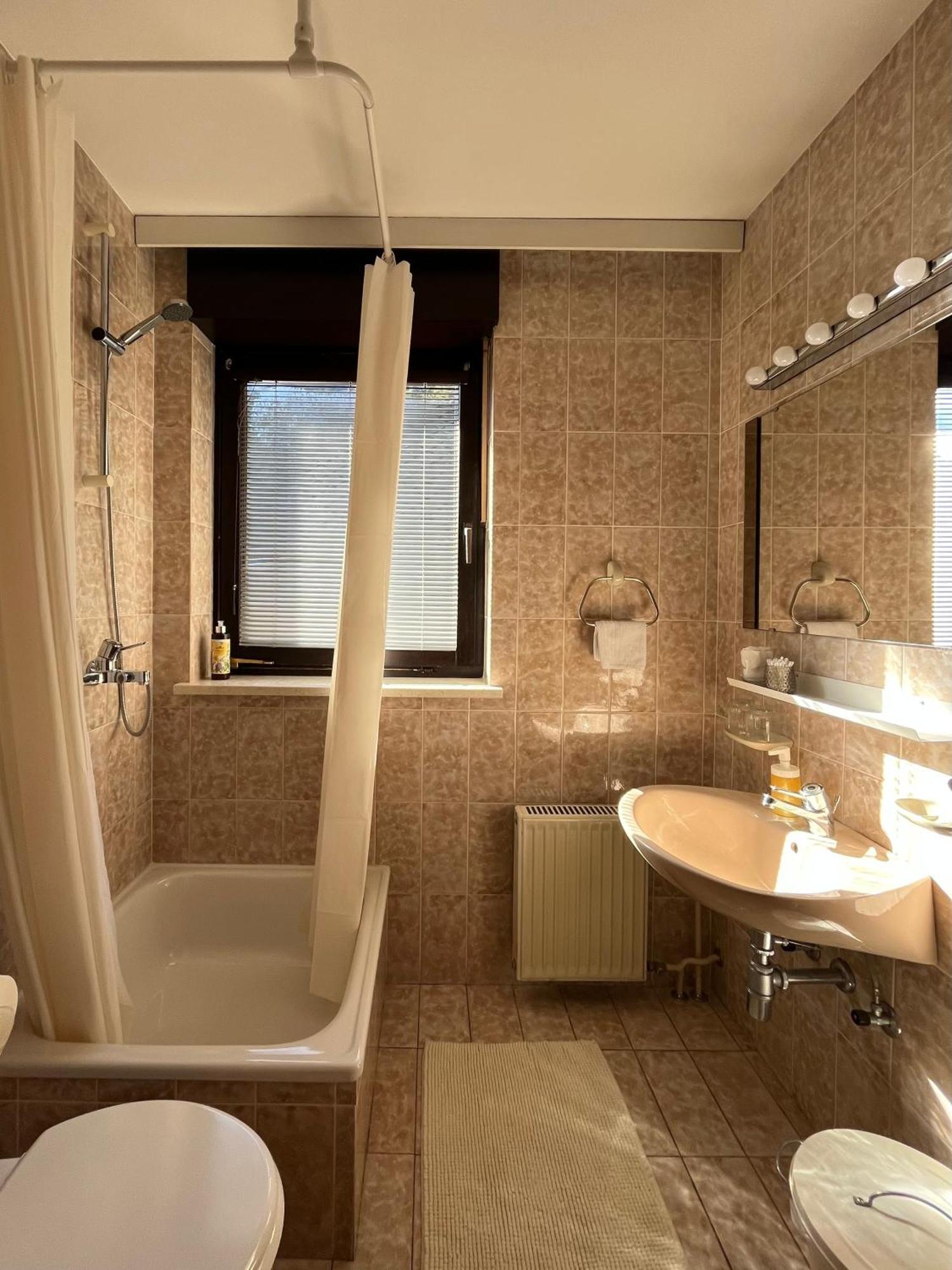 Lakeview Guesthouse & Chalet Блед Стая снимка