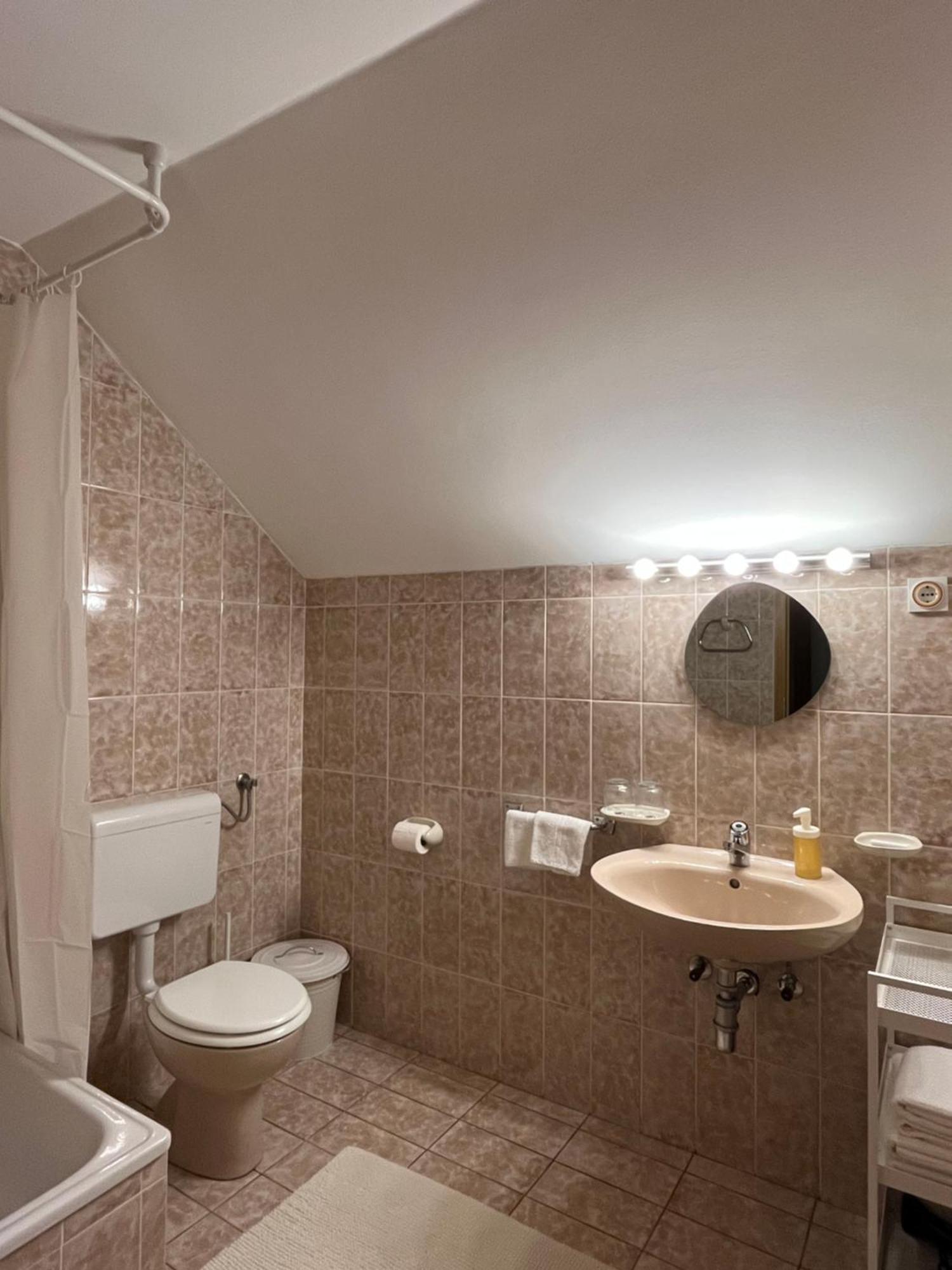 Lakeview Guesthouse & Chalet Блед Стая снимка